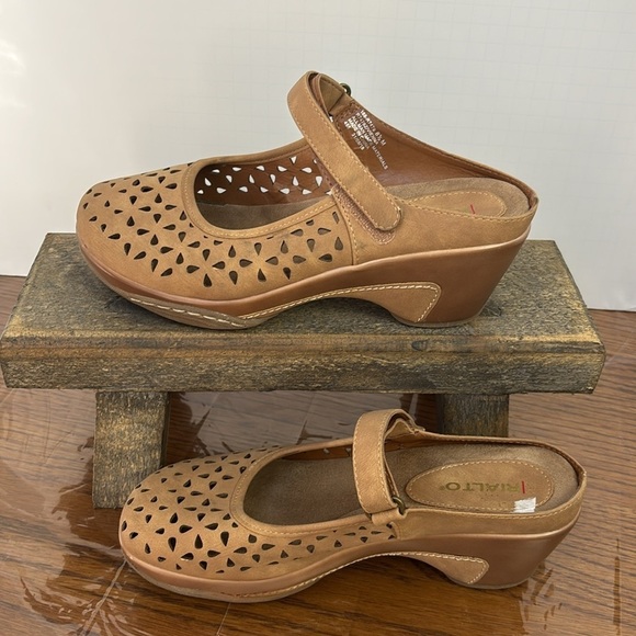 Rialto Vienna clogs. Size 8.5. EUC. - Picture 2 of 6